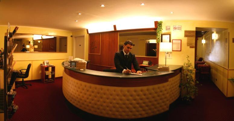Hotel Rovello Milan Bagian luar foto